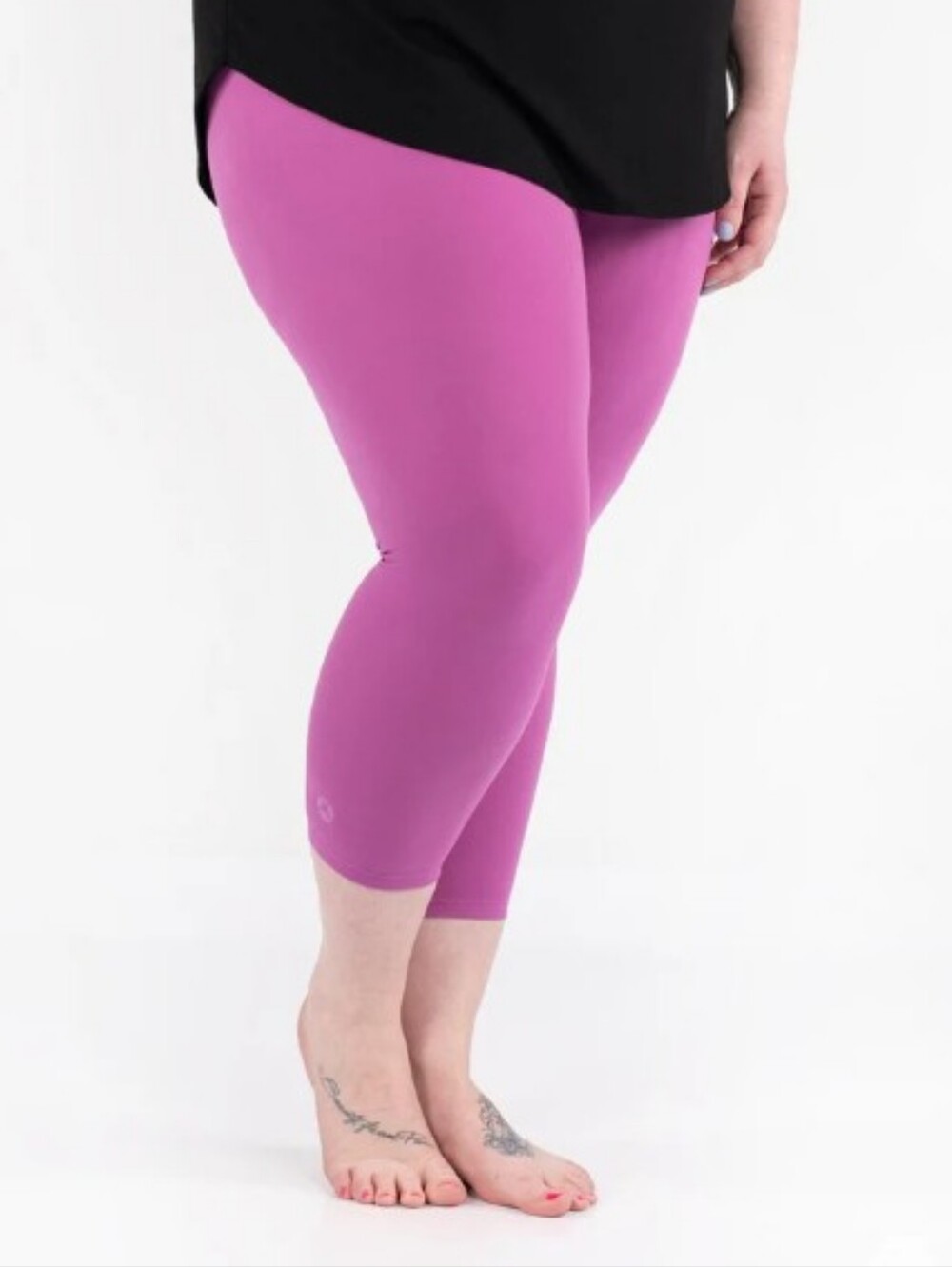 4/$80 New "Very Violet" Sweetlegs Crop Size Leggings - Size Plus2 (US22-28)